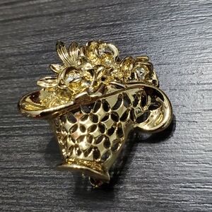 Gold Tone Floral Basket Brooch Pin Lapel Sweet Garden Girlie Fun Flower Bouquet